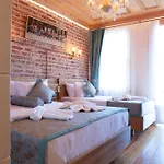 Eagle's Nest Boutique Отель *