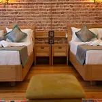 Отель Eagle's Nest Boutique *