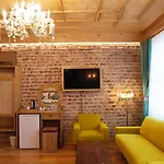 Отель Eagle's Nest Boutique *