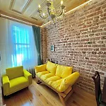 Отель Eagle's Nest Boutique