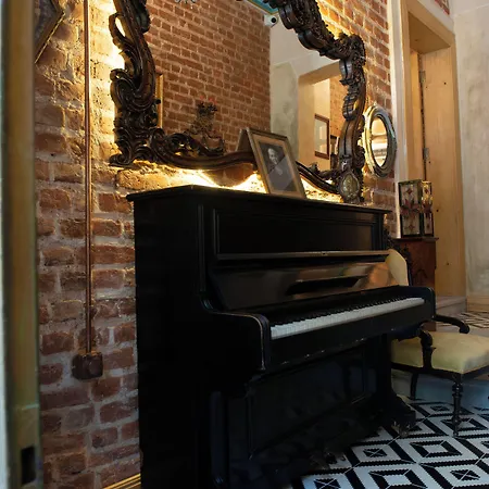 Eagle's Nest Boutique Hotel *